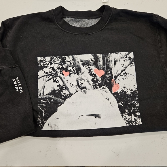 New Taylor Swift Lover Sweatshirt - Picture 3 of 3